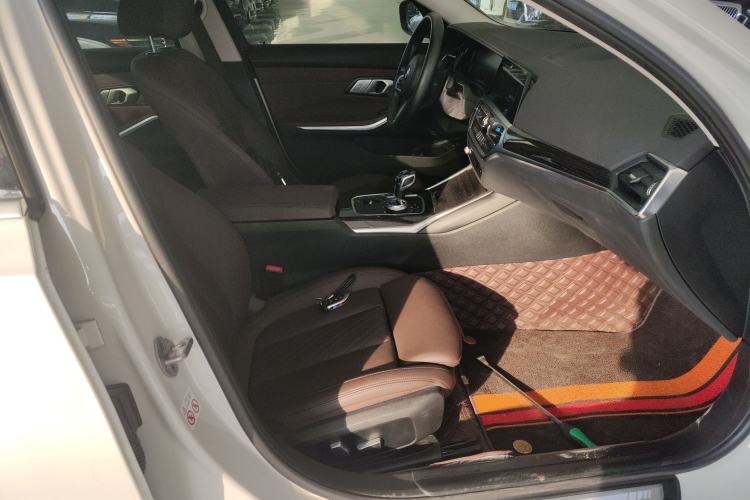 Used BMW 3 Series 2022 325Li M Sport Package Right Front Seat