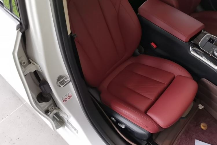 Used BMW 3 Series 2022 320Li M Sport Package Right Front Seat