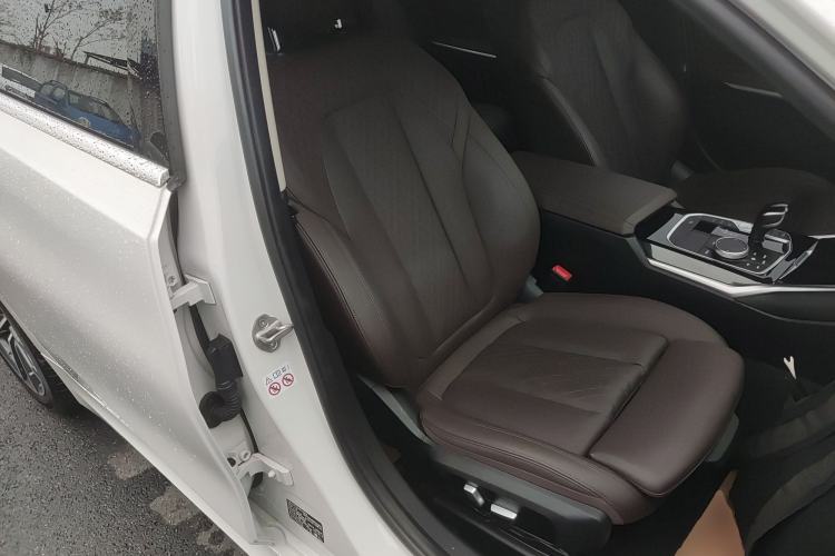Used BMW 3 Series 2022 320Li M Sport Package Right Front Seat