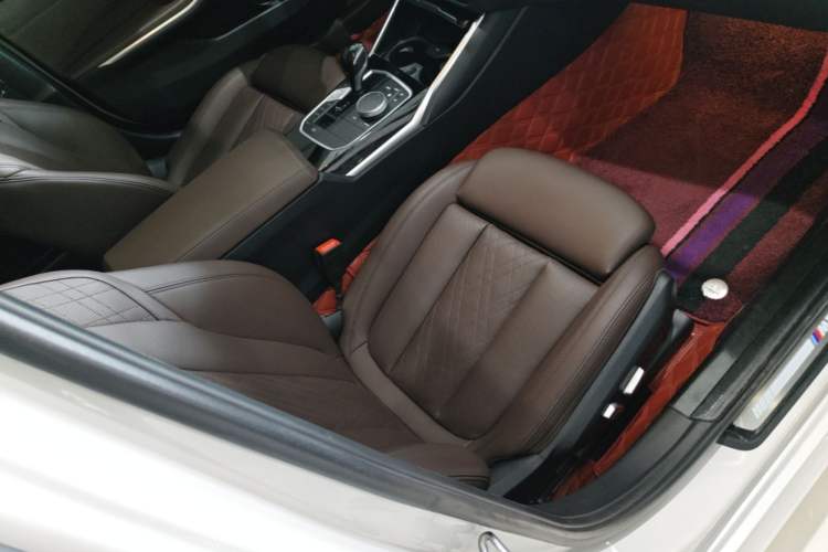 Used BMW 3 Series 2022 320Li M Sport Package Right Front Seat