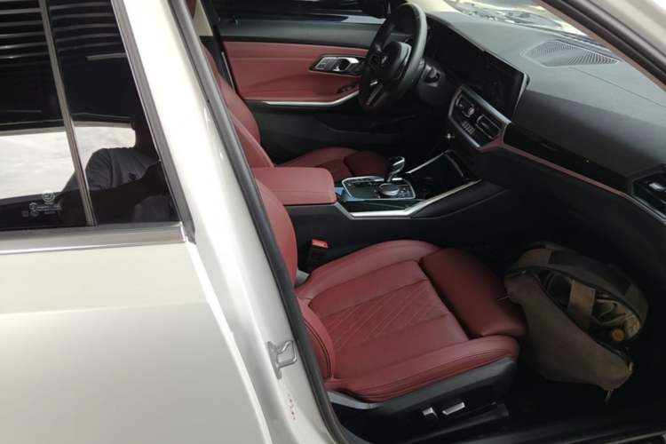 Used BMW 3 Series 2022 320Li M Sport Package Right Front Seat