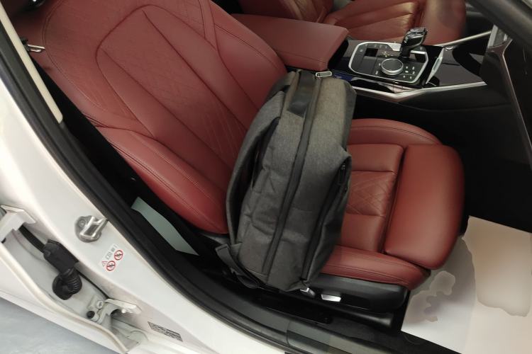 Used BMW 3 Series 2022 320Li M Sport Package Right Front Seat