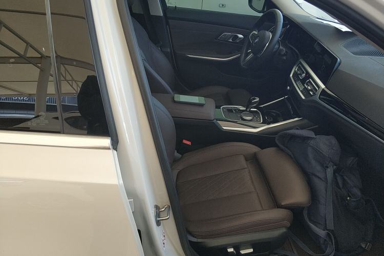 Used BMW 3 Series 2022 320Li M Sport Package Right Front Seat