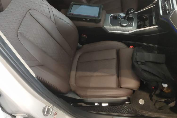 Used BMW 3 Series 2022 330Li xDrive M Sport Night Edition Package Right Front Seat