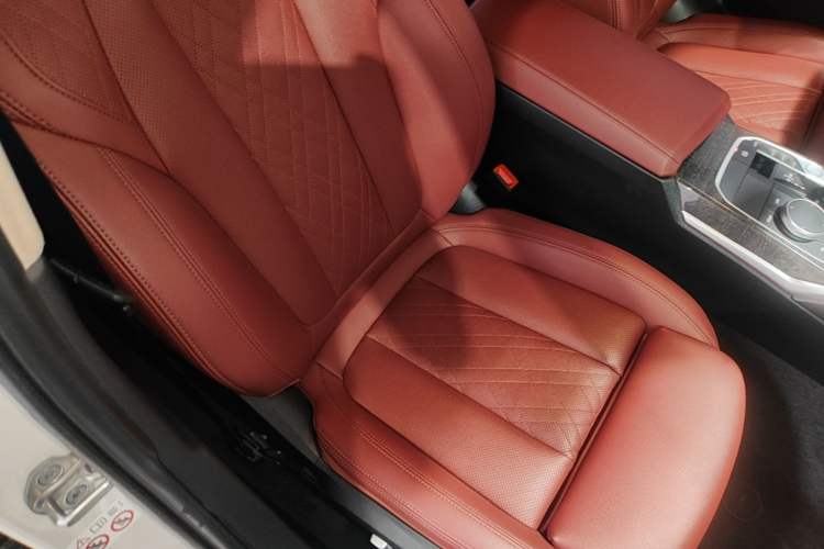 Used BMW 3 Series 2022 325Li M Sport Package Right Front Seat