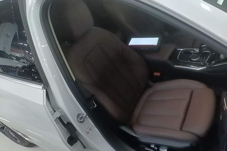 Used BMW 3 Series 2022 325Li M Sport Package Right Front Seat