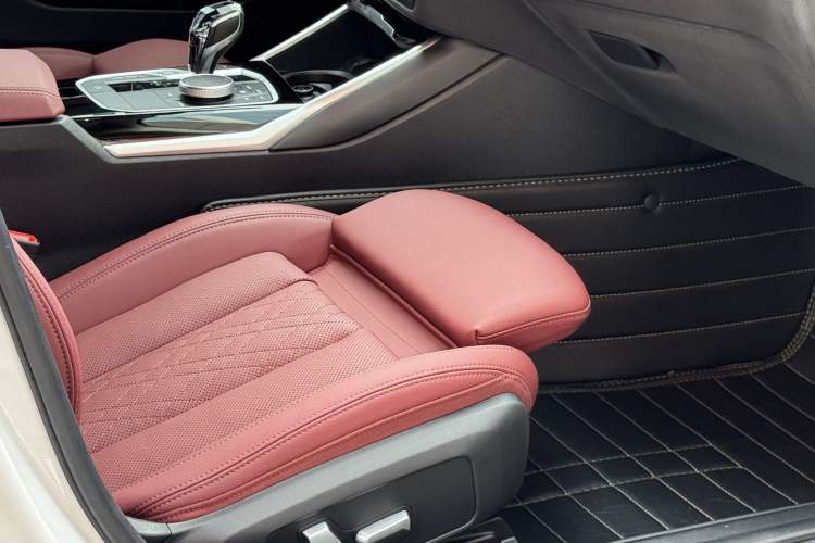 Used BMW 3 Series 2022 320Li M Sport Package Right Front Seat