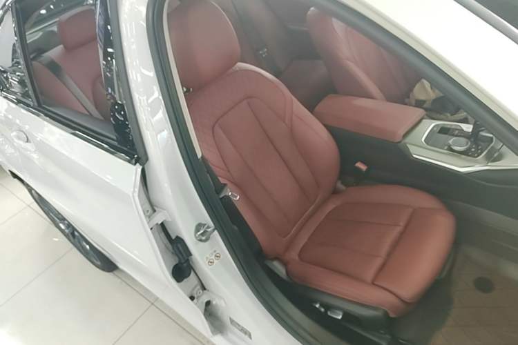 Used BMW 3 Series 2022 330i M Sport Night Edition Right Front Seat
