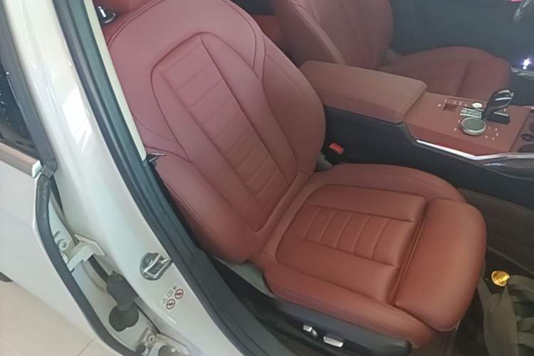Used BMW 3 Series 2022 320Li M Sport Package Right Front Seat