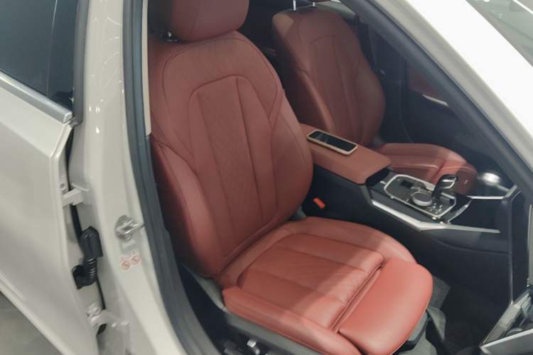 Used BMW 3 Series 2022 320Li M Sport Package Right Front Seat