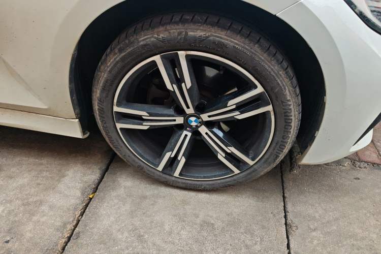 Used BMW 3 Series 2022 325i M Sport Package Right Front Wheel Hub