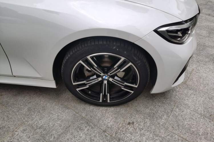 Used BMW 3 Series 2022 325i M Sport Package Right Front Wheel Hub