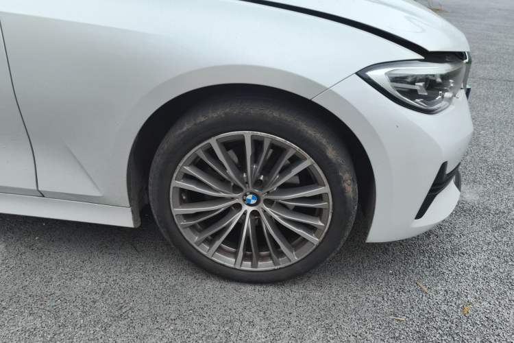 Used BMW 3 Series 2022 320i Sport Package Right Front Wheel Hub