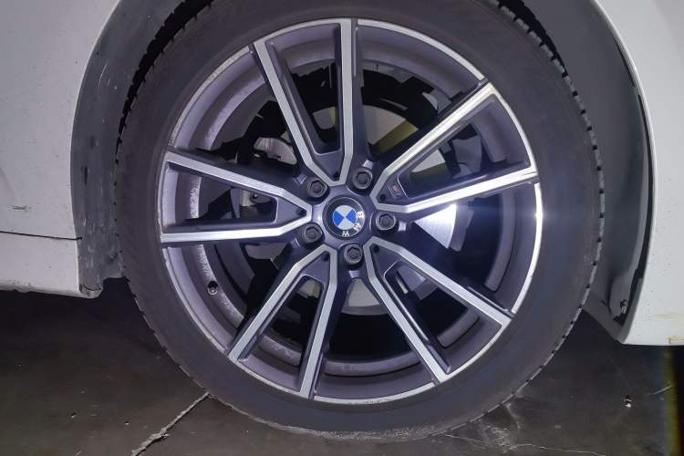 Used BMW 3 Series 2022 325Li M Sport Package Right Front Wheel Hub