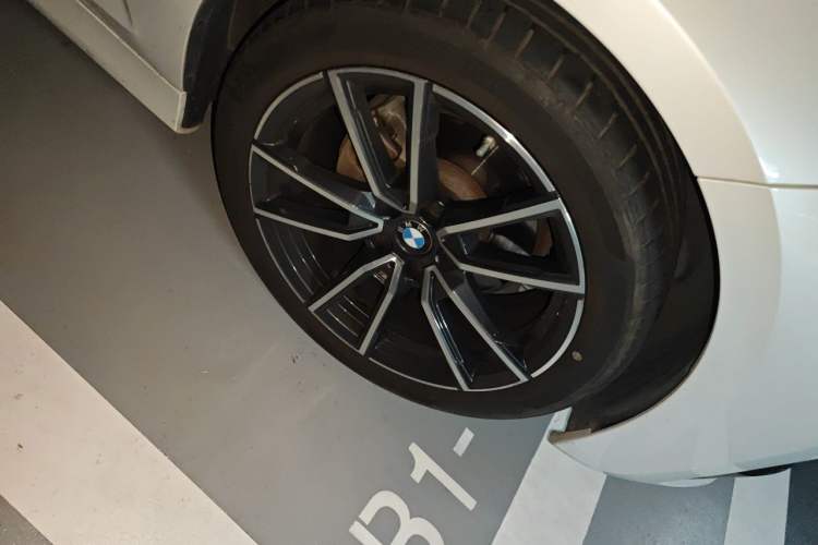 Used BMW 3 Series 2022 325Li M Sport Package Right Front Wheel Hub