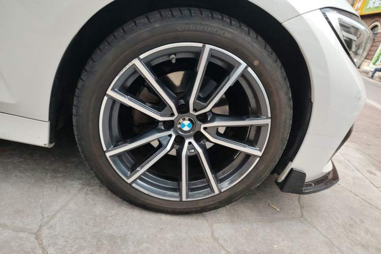 Used BMW 3 Series 2022 325Li M Sport Package Right Front Wheel Hub