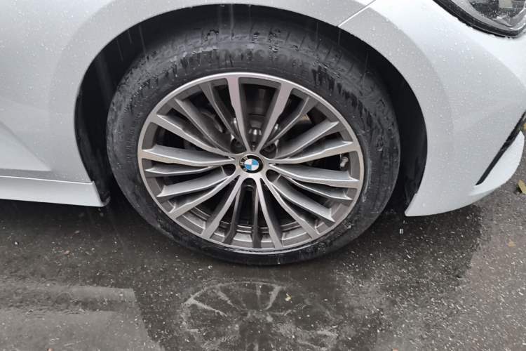 Used BMW 3 Series 2022 Updated 320i Sport Package Right Front Wheel Hub