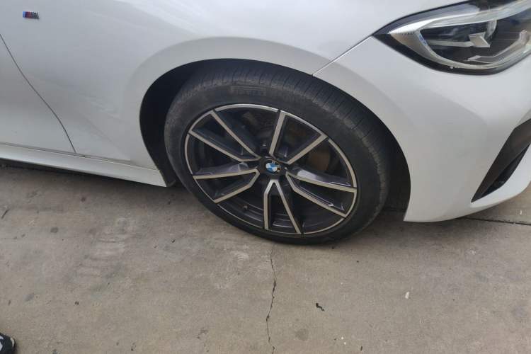 Used BMW 3 Series 2022 320Li M Sport Package Right Front Wheel Hub