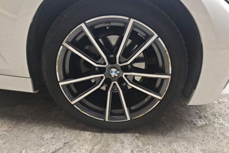 Used BMW 3 Series 2022 320Li M Sport Package Right Front Wheel Hub
