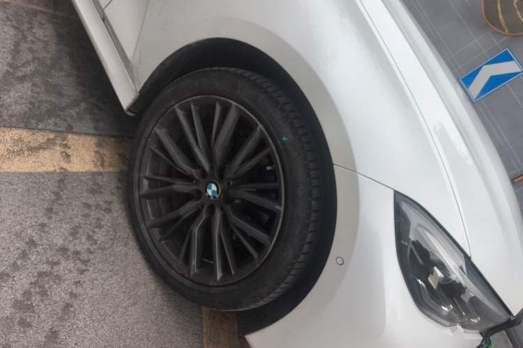 Used BMW 3 Series 2022 325Li M Sport Night Edition Package Right Front Wheel Hub