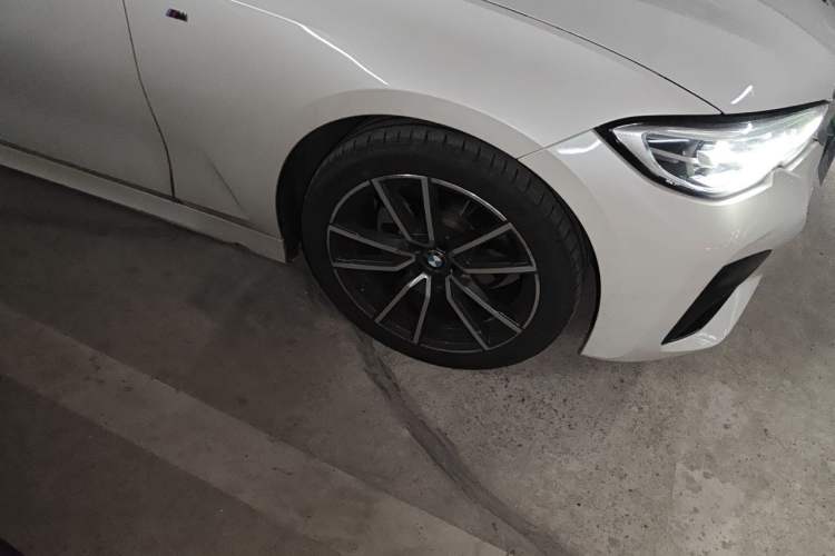 Used BMW 3 Series 2022 320Li M Sport Package Right Front Wheel Hub