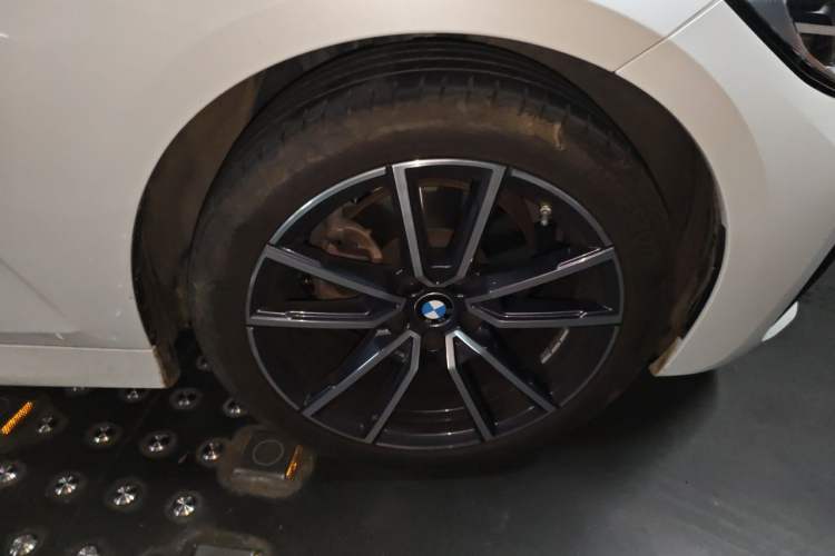 Used BMW 3 Series 2022 325Li M Sport Package Right Front Wheel Hub