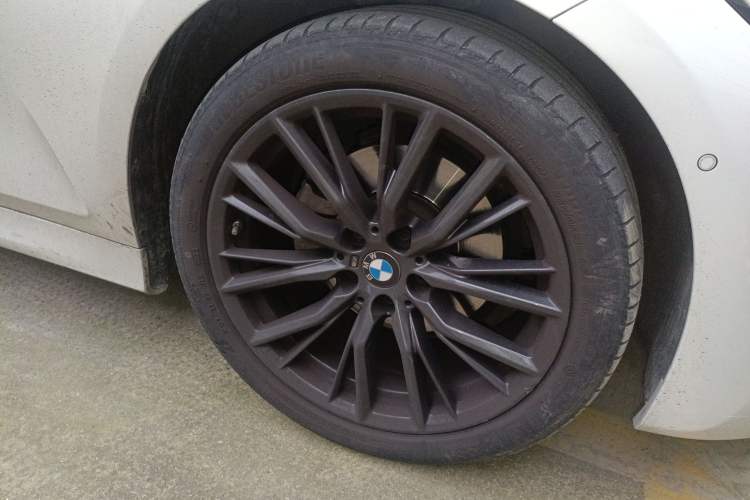 Used BMW 3 Series 2022 Restyled 325Li M Sport Night Edition Package Right Front Wheel Hub