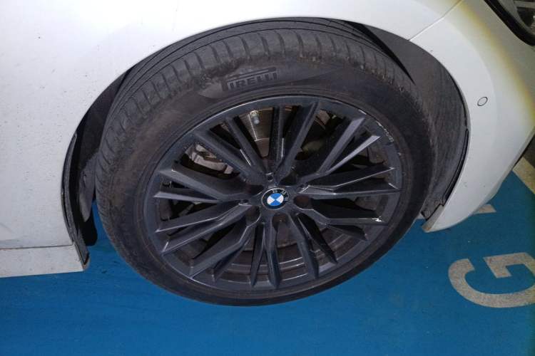Used BMW 3 Series 2022 Restyled 325Li M Sport Night Edition Package Right Front Wheel Hub