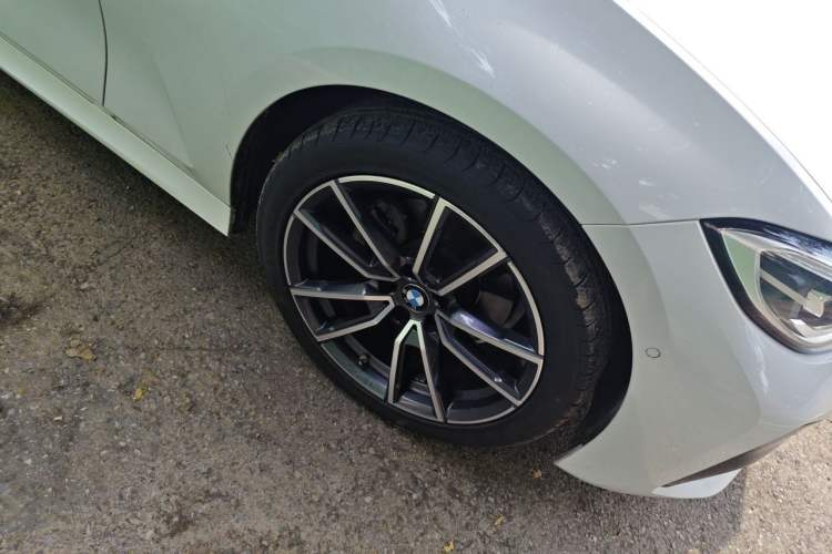 Used BMW 3 Series 2022 325Li M Sport Package Right Front Wheel Hub
