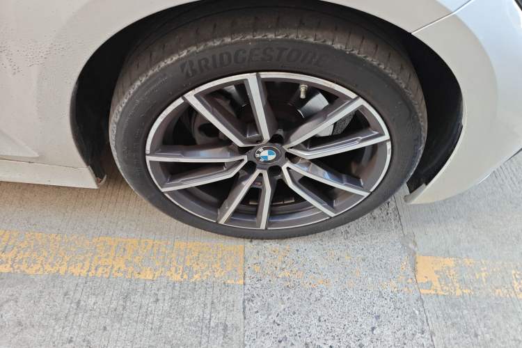Used BMW 3 Series 2022 320Li M Sport Package Right Front Wheel Hub