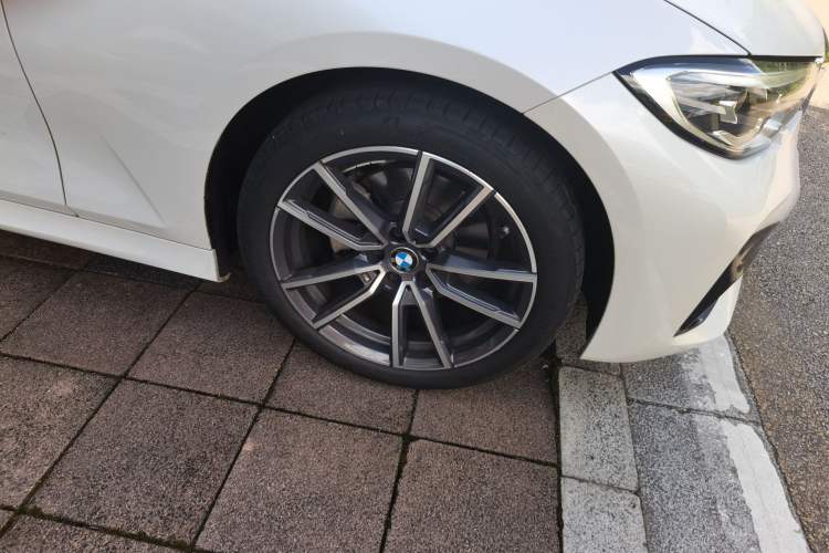 Used BMW 3 Series 2022 325Li M Sport Package Right Front Wheel Hub
