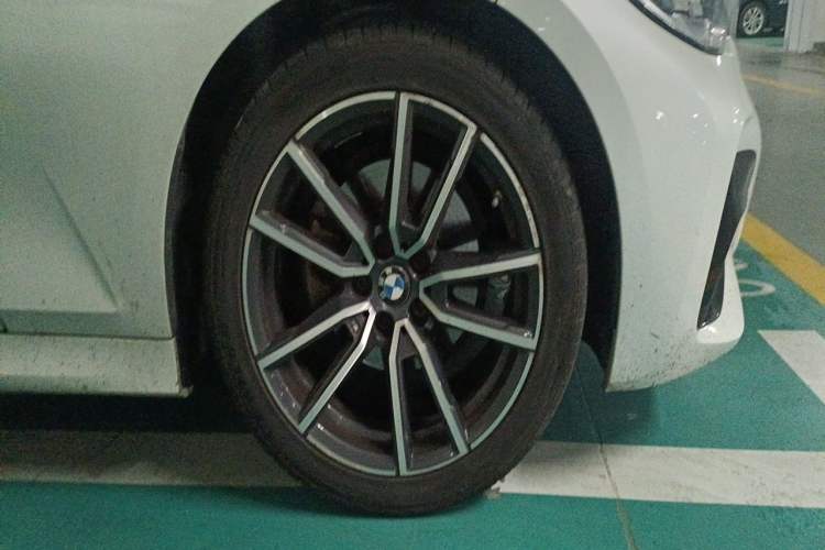 Used BMW 3 Series 2022 325Li M Sport Package Right Front Wheel Hub