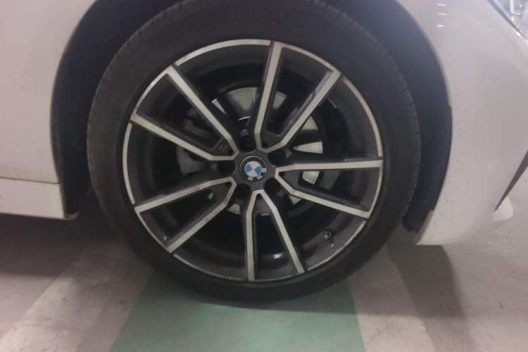 Used BMW 3 Series 2022 Restyled 320Li M Sport Package Right Front Wheel Hub