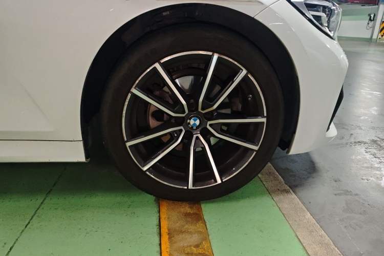 Used BMW 3 Series 2022 325Li M Sport Package Right Front Wheel Hub