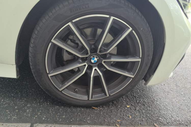 Used BMW 3 Series 2022 325Li M Sport Package Right Front Wheel Hub