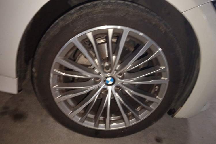 Used BMW 3 Series 2022 320i Sport Package Right Front Wheel Hub