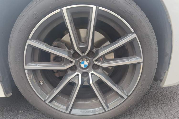 Used BMW 3 Series 2022 325Li M Sport Package Right Front Wheel Hub
