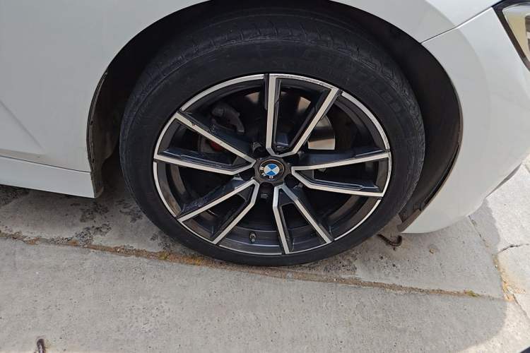 Used BMW 3 Series 2022 325Li M Sport Package Right Front Wheel Hub