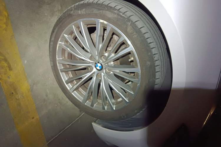 Used BMW 3 Series 2022 320i Sport Package Right Front Wheel Hub