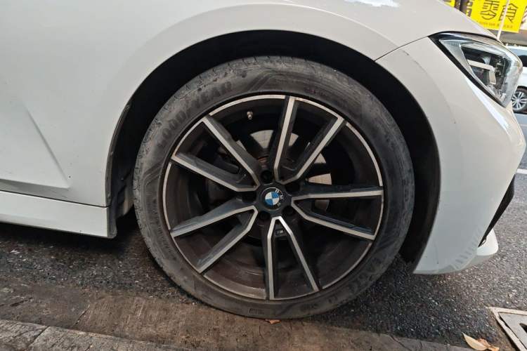 Used BMW 3 Series 2022 320Li M Sport Package Right Front Wheel Hub
