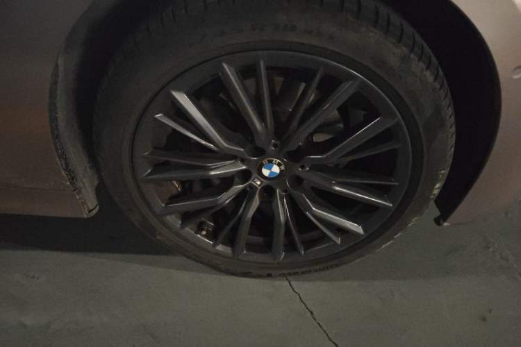 Used BMW 3 Series 2022 325i M Sport Night Edition Package Right Front Wheel Hub