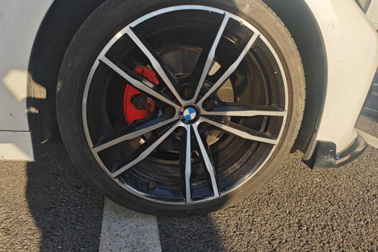 Used BMW 3 Series 2022 325i M Sport Night Edition Package Right Front Wheel Hub