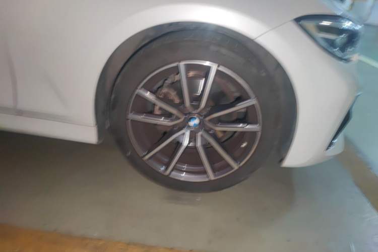 Used BMW 3 Series 2022 325Li M Sport Package Right Front Wheel Hub