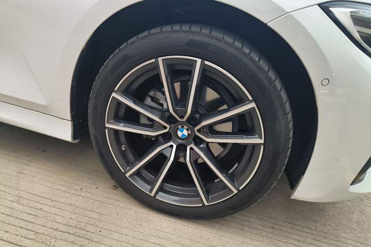 Used BMW 3 Series 2022 325Li M Sport Package Right Front Wheel Hub