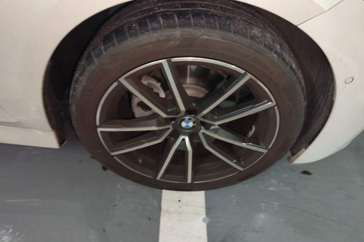 Used BMW 3 Series 2022 325Li M Sport Package Right Front Wheel Hub