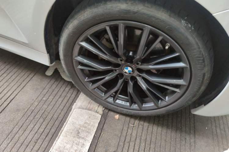 Used BMW 3 Series 2022 Restyled 325Li M Sport Night Edition Package Right Front Wheel Hub