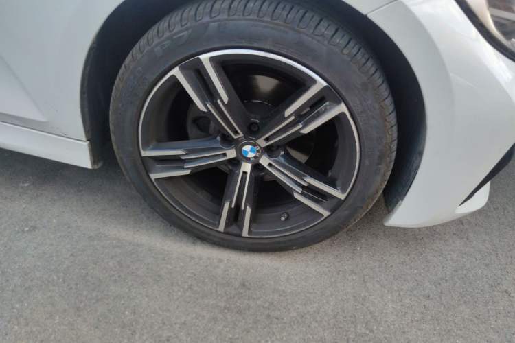 Used BMW 3 Series 2022 325i M Sport Package Right Front Wheel Hub