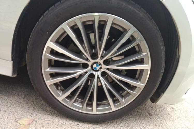 Used BMW 3 Series 2022 320i Sport Package Right Front Wheel Hub