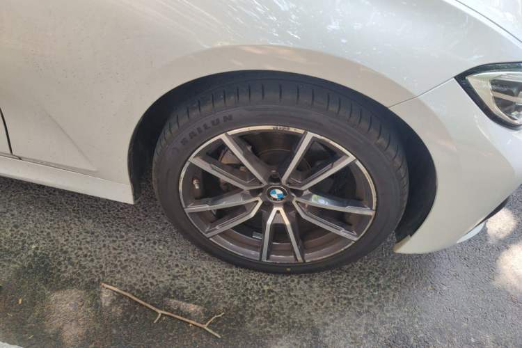 Used BMW 3 Series 2022 325Li M Sport Package Right Front Wheel Hub