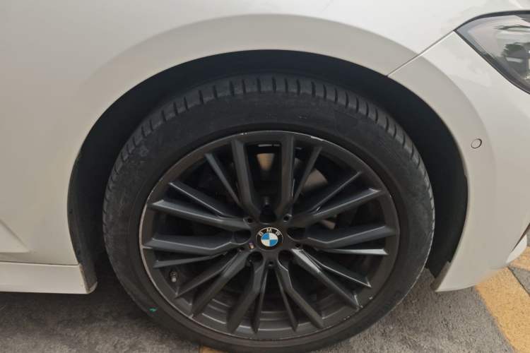 Used BMW 3 Series 2022 325Li M Sport Night Edition Package Right Front Wheel Hub